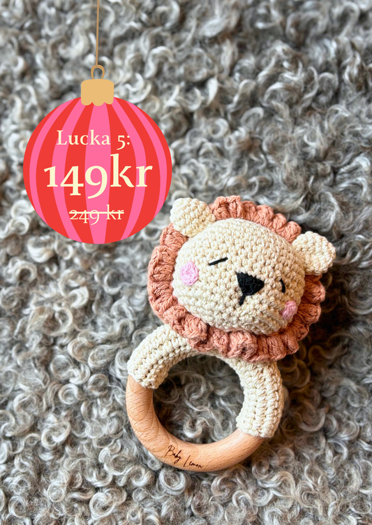 Handvirkad skallra - lejon